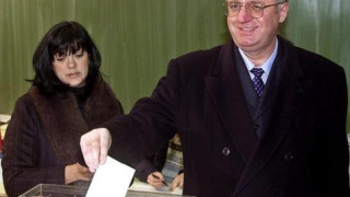 Жената на Шешел се цани за президент 
