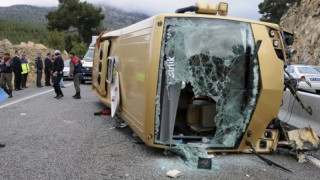 Автобус се преобърна в Турция, 22-ма са ранени
