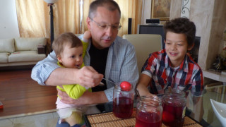Щерката на Станишев избра червеното  
