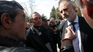 Изравняват помощите за бебе