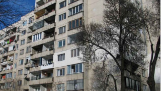 Евакуираха през нощта цял вход в столичен квартал 