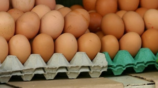 Яйцата и краставиците поевтиняха за Великден 