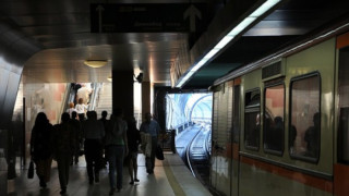 Порно сайт в метрото втрещи пътуващите