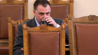 Найденов бил разпънат на кръст в парламента