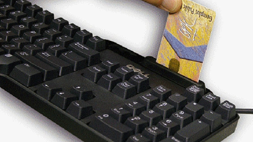 Карта с чип сменя чиновника | StandartNews.com