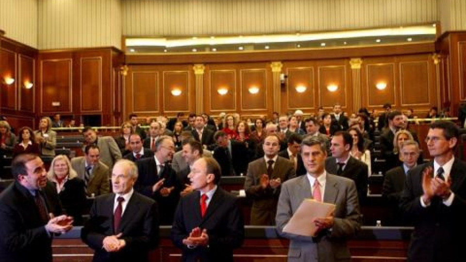 Парламентът заседава извънредно | StandartNews.com