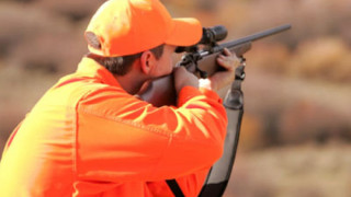 Ловец простреля гаджето си, взел го за глиган