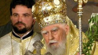Патриарх Максим гощава Кирил със сьомга и сливова 