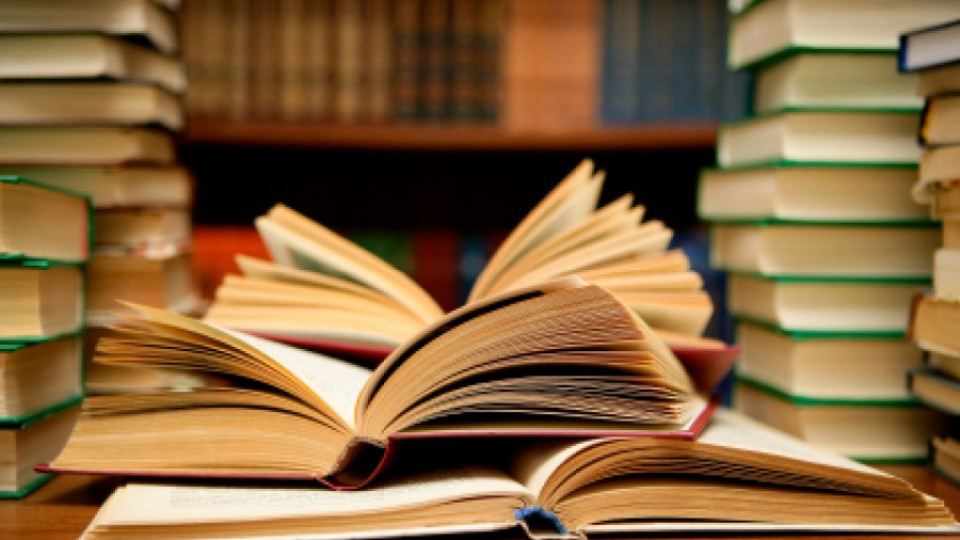 "Рефан" дари 1000 книги на сираци | StandartNews.com