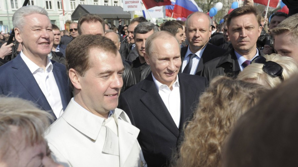 Путин и Медведев на бира в "Жигули" | StandartNews.com