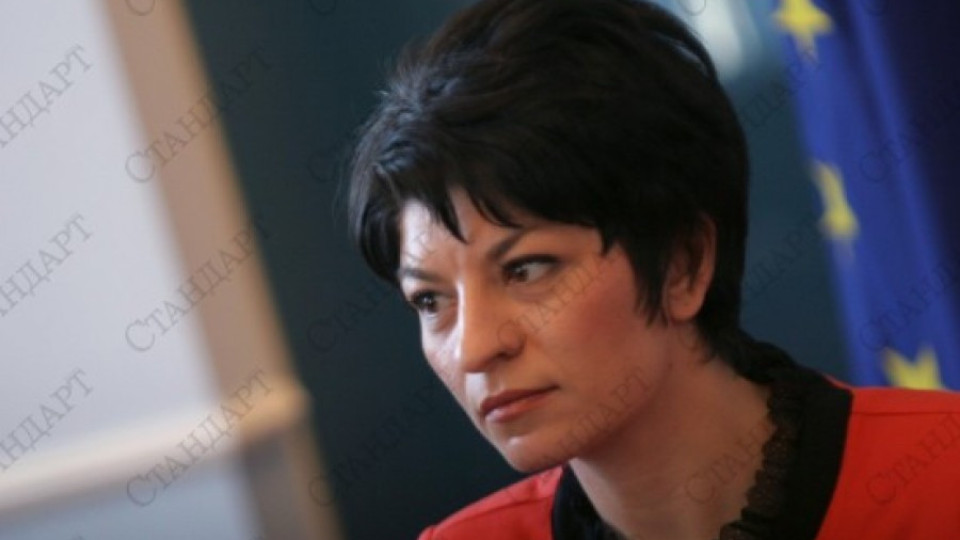 Атанасова: Не се страхувам от фармацевтичните шефове  | StandartNews.com
