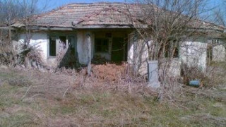 Две села опустяха за година