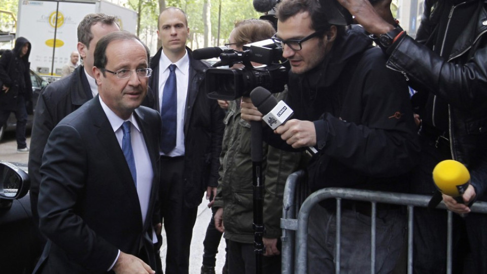 АФП: 61% от французите искат парламент, който подкрепя Оланд | StandartNews.com