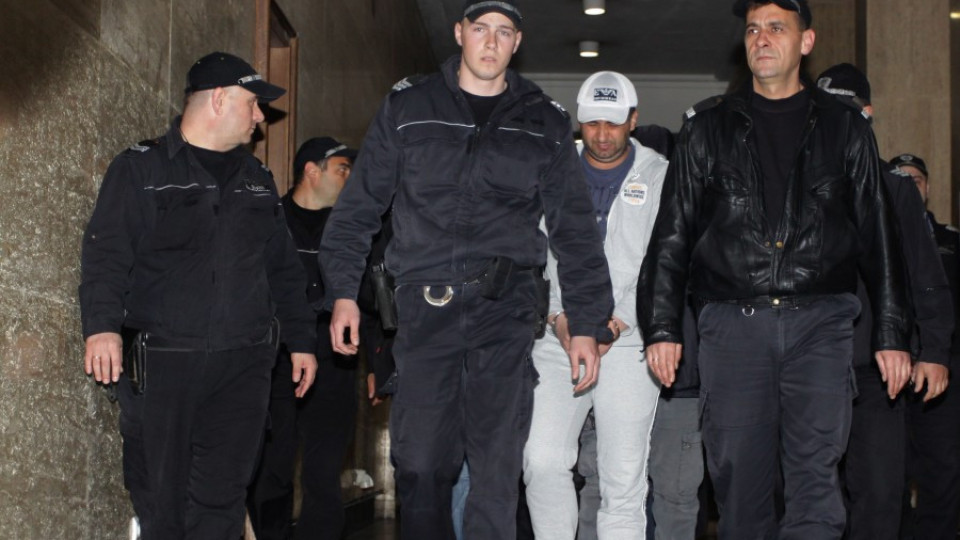 Съдът не разреши на трима от "Наглите" да си ходят | StandartNews.com