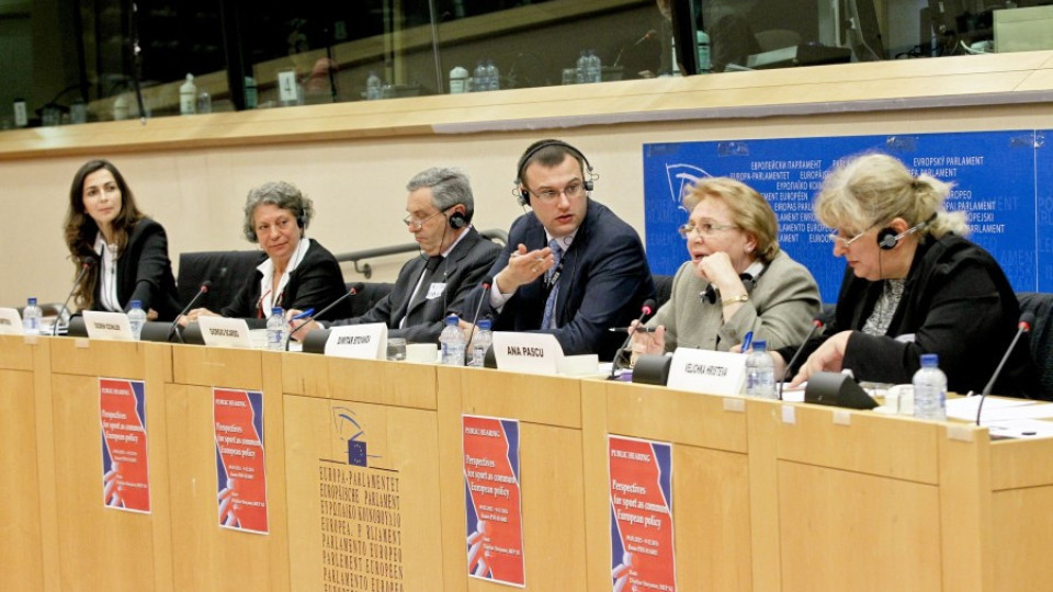 Наш евродепутат прави турнир по фехтовка в Европарламента | StandartNews.com