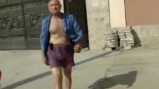 Вуйчото на Митьо Очите напада репортерка, арестуват го