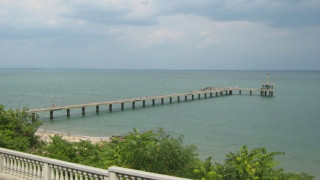 Патрул спаси мъж преди да скочи в морето