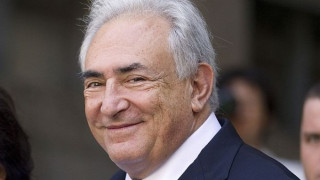 Строс-Кан съди камериерката за $1 млн.