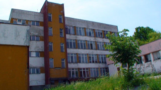 Прибират пенсии на мъртви сираци