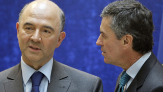 Париж подложи крак на бюджетния пакт