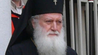 Оперираха сърцето на митрополит Неофит