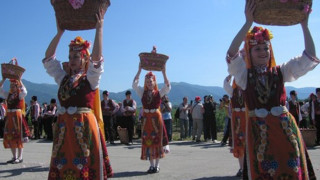Фестивалът на розата ще се вихри цял месец