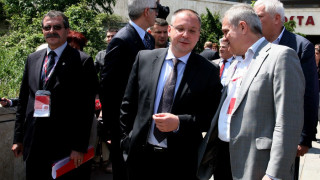 Сергей Станишев си търси заместници с изпит