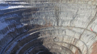 Диамантена мина се срути в ЮАР, затрупа 19 души