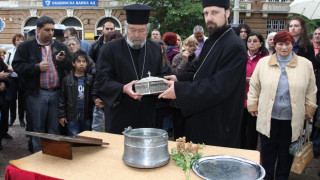 Мощи на светец спасили Перник