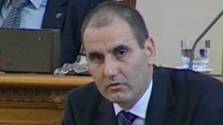 Цветанов в парламента, обяснява мерките сред трусовете