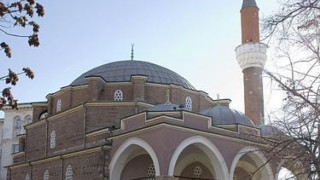Ремонтират джамията в София след труса