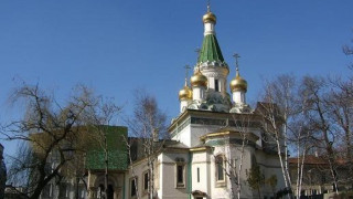 Трусът разцепил купола на Руската църква в София