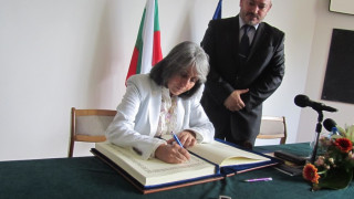 Маргарита Попова слуша лекция на Борис Велчев