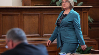 Цецка Цачева отказва цигарите