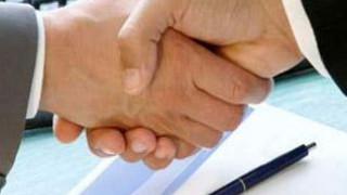 Кметове раздават поръчки на родата
