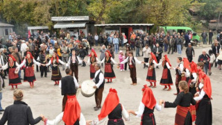 Отлагат хорото за Гинес