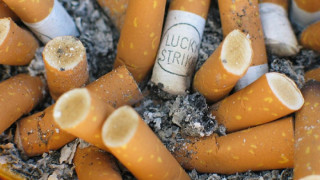 Цигарите глътнаха 40% от парите на баровете