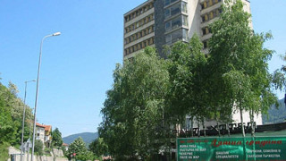 Мъж и жена се самоубиха със скок от хотел 