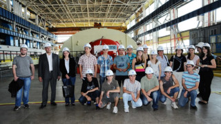 Бебета се редят на опашка пред АЕЦ