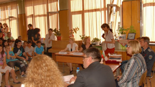 Цецка Цачева влезе в час
