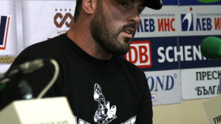 Симс готов да се бие с Чука в килията