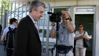 Запорираха дяловете на Павлов и Донев