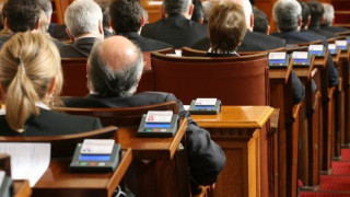 Депутатите решиха: Няма бягство от бирника