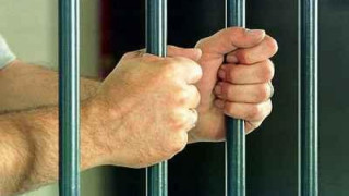 13 затворници загинаха при пожар 