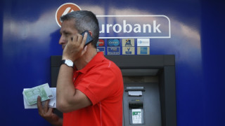 Гърците връщат парите в банките