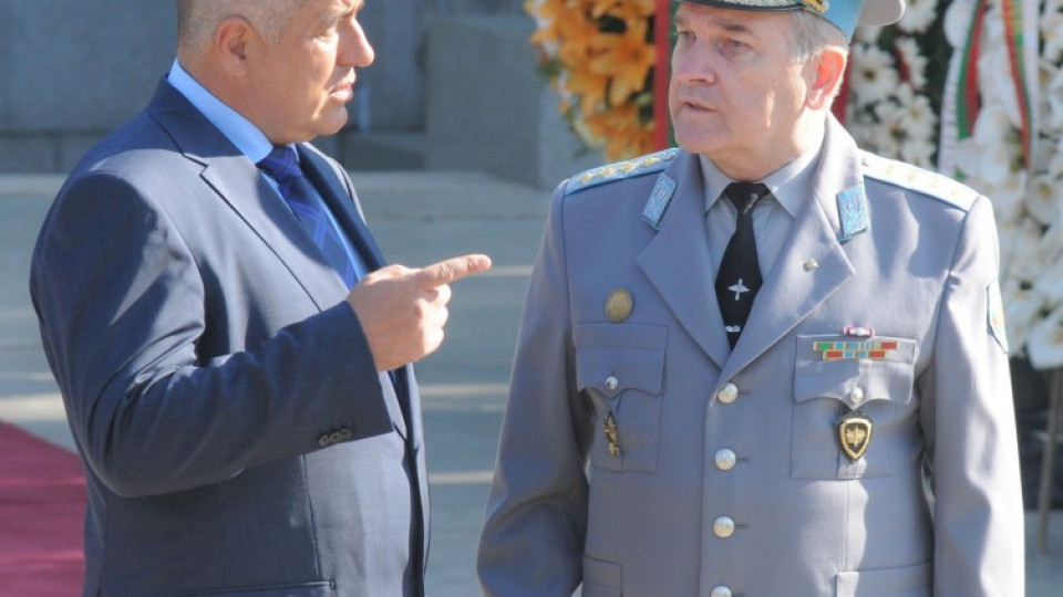 Шефът на отбраната остава на поста още 2 години | StandartNews.com