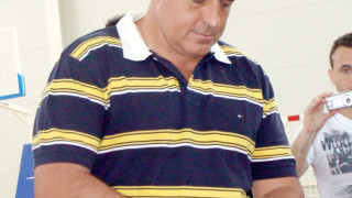 Пивовари закичиха Бойко със здравец