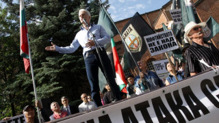 "Атака" напусна демонстративно парламента