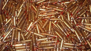Откриха нарушения във фирми за оръжия и боеприпаси