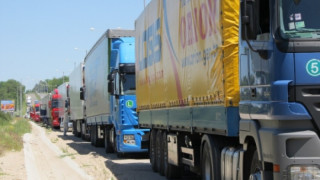 Спират камионите заради адската жега